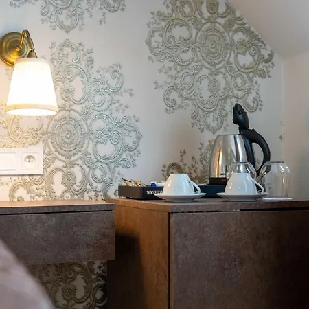 Maxplaza 4* Τρνάβα