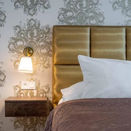 Maxplaza 4* Τρνάβα