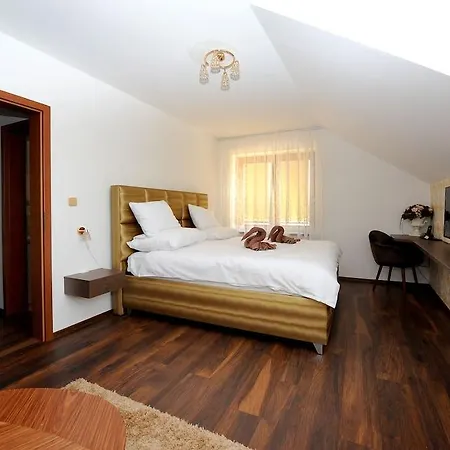 Maxplaza 4* Τρνάβα