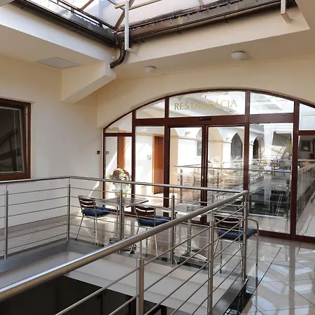 Maxplaza Hotel 4*