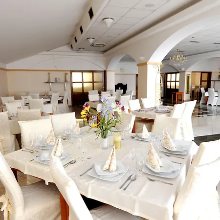 Maxplaza 4*