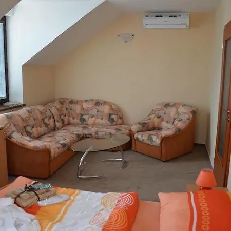 Maxplaza 4* Τρνάβα