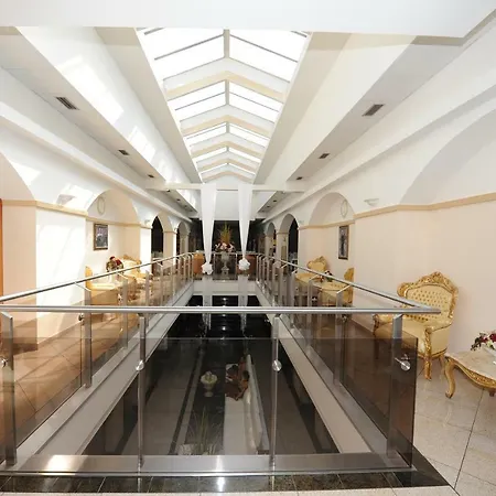 Maxplaza Ξενοδοχείο Τρνάβα